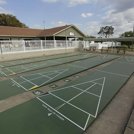 Clerbrook Golf & Rv Resort Caravan Park Клермон Экстерьер фото