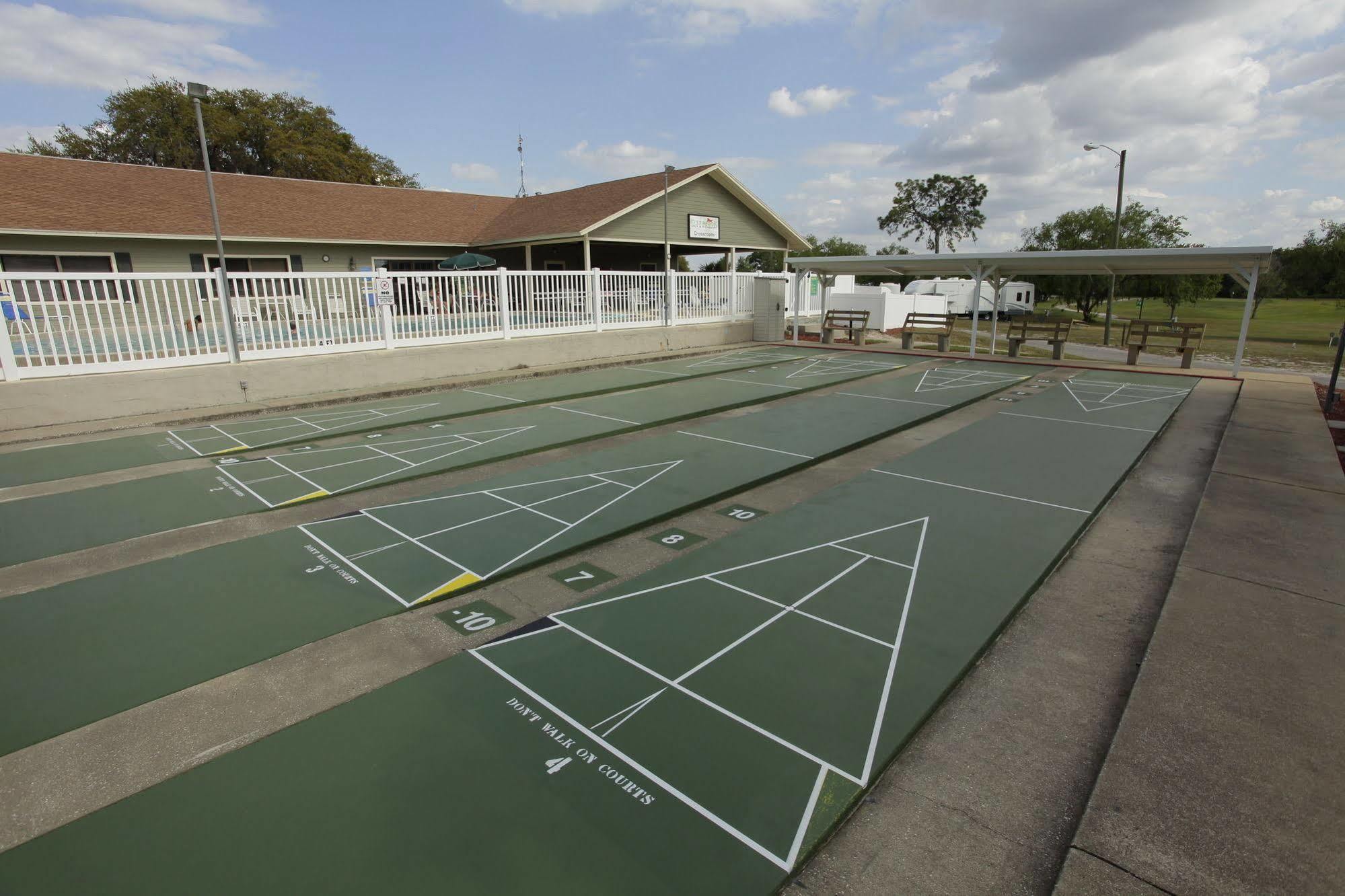 Clerbrook Golf & Rv Resort Caravan Park Клермон Экстерьер фото