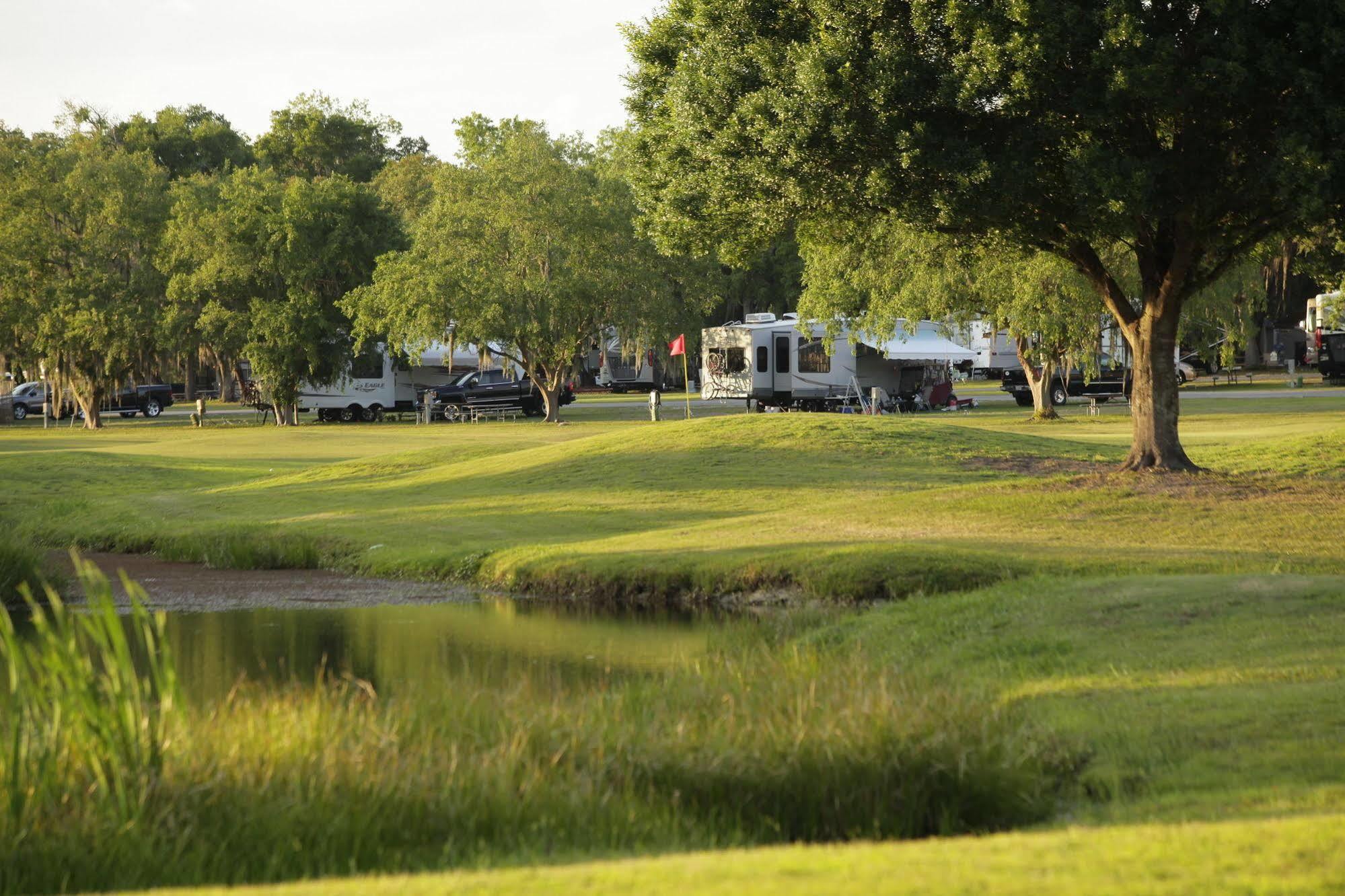 Clerbrook Golf & Rv Resort Caravan Park Клермон Экстерьер фото